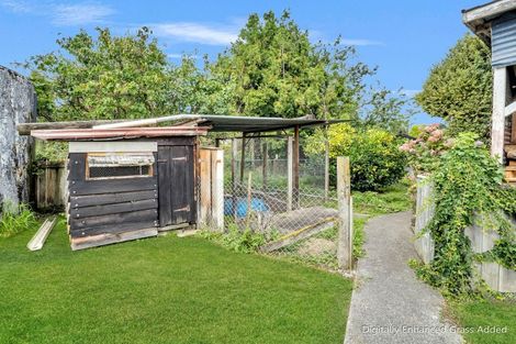 Photo of property in 16 Milne Street, Hunterville, 4730