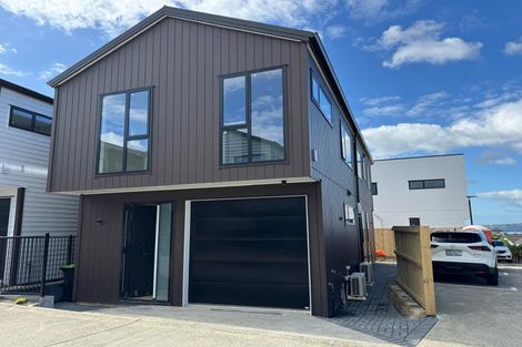 Photo of property in 3/90 Picasso Drive, West Harbour, Auckland, 0618