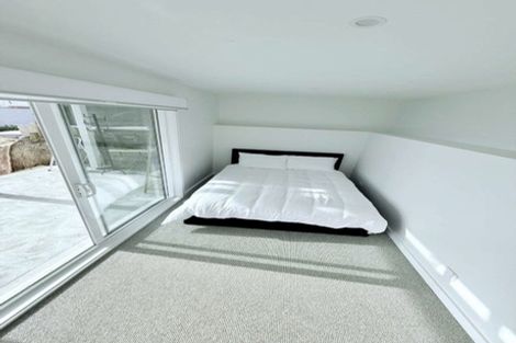 Photo of property in 174 Nevay Road, Karaka Bays, Wellington, 6022