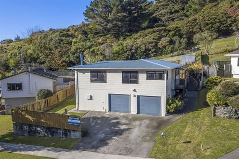 Photo of property in 76 Omapere Street, Whitby, Porirua, 5024