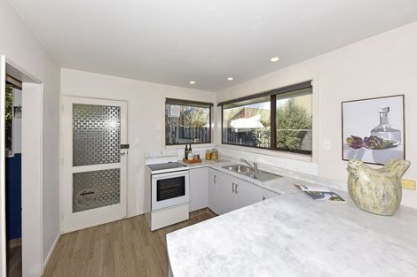 Photo of property in 2/23 Broadfell Avenue, Avonhead, Christchurch, 8042