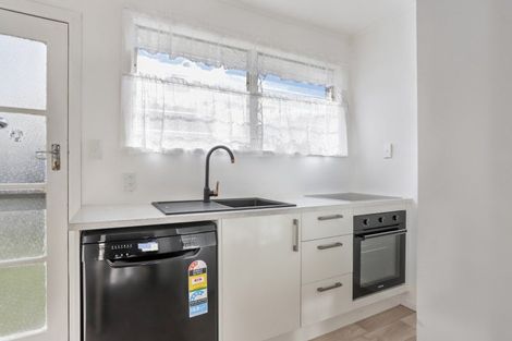 Photo of property in 8 Westward Ho, Glen Eden, Auckland, 0602
