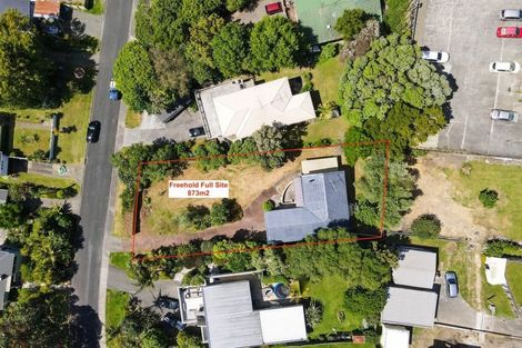 Photo of property in 15 Pohutukawa Avenue, Red Beach, 0932