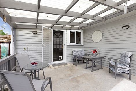 Photo of property in 56 Meeanee Road, Taradale, Napier, 4112