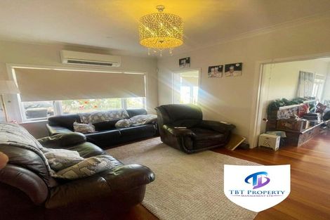 Photo of property in 12a Beach Road, Mellons Bay, Auckland, 2014