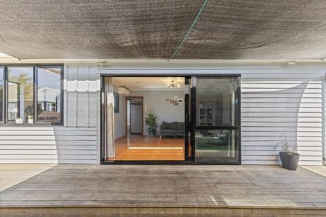 Photo of property in 2/7 Wilmot Street, Northcote, Christchurch, 8052