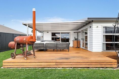 Photo of property in 20 Rosalie Terrace, Kelvin Grove, Palmerston North, 4414
