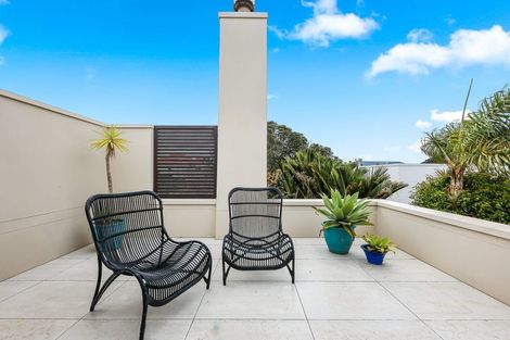 Photo of property in 2/2 Clifton Road, Hauraki, Auckland, 0622