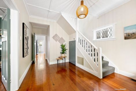 Photo of property in 43 Severn Street, Island Bay, Wellington, 6023