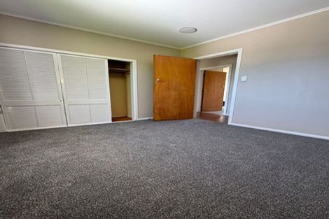 Photo of property in 25 Ellesmere Crescent, Pakuranga Heights, Auckland, 2010