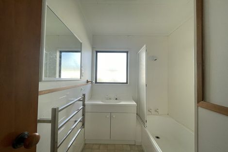 Photo of property in 94 Roberts Road, Te Atatu South, Auckland, 0610