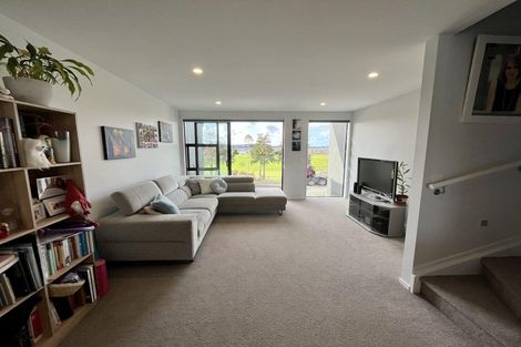 Photo of property in 10 Memorial Park Lane, Hobsonville, Auckland, 0618