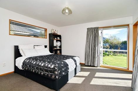 Photo of property in 2 Melford Close, Rangiora, 7400