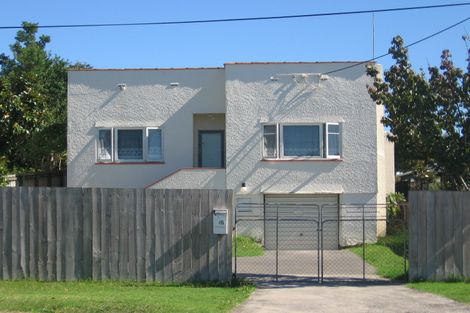 Photo of property in 18 Binsted Road, New Lynn, Auckland, 0600