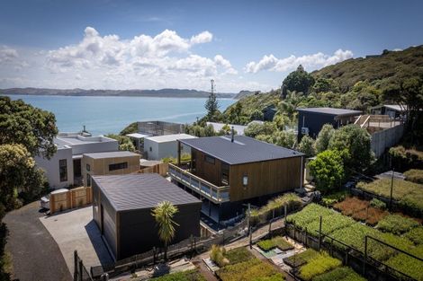 Photo of property in 14 Whaanga Road, Raglan, 3297