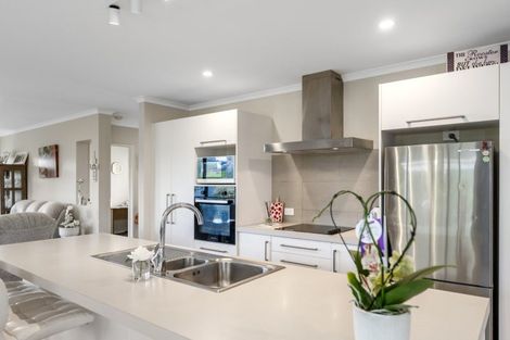 Photo of property in 12 Vantage Place, Omokoroa, 3114