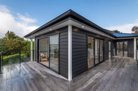 Photo of property in 5 Holiday Road, Stanmore Bay, Whangaparaoa, 0932