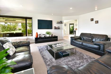 Photo of property in 69 Maygrove Drive, Orewa, 0931