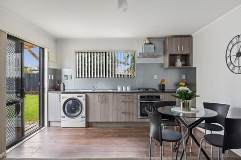 Photo of property in 29 Lavinia Crescent, Mangere East, Auckland, 2024