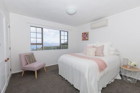 Photo of property in 15 Somes Crescent, Newlands, Wellington, 6037