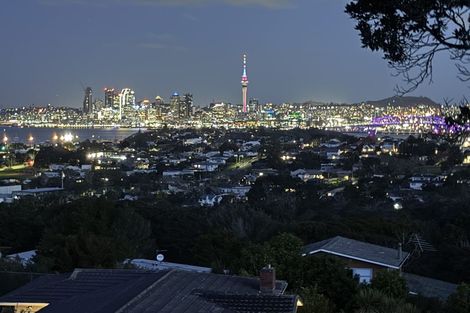 Photo of property in 117 Pupuke Road, Northcote, Auckland, 0627