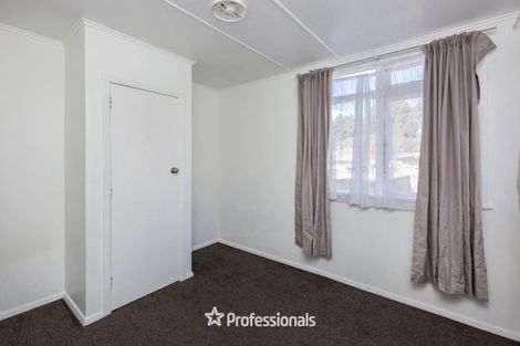 Photo of property in 35 Hanson Grove, Stokes Valley, Lower Hutt, 5019