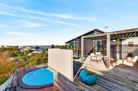 Photo of property in 17 Spencer Road, Hospital Hill, Napier, 4110