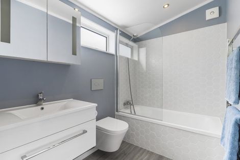 Photo of property in 8 Maygrove Drive, Orewa, 0931