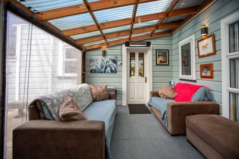 Photo of property in 1 Vogel Street, Woodville, 4920