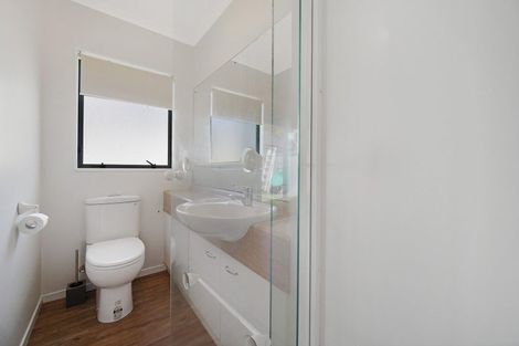 Photo of property in 2 Hillwell Drive, Henderson, Auckland, 0612