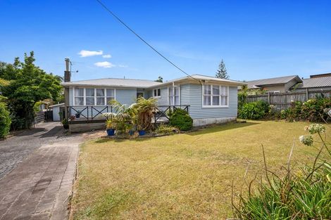 Photo of property in 15 Renata Crescent, Te Atatu Peninsula, Auckland, 0610