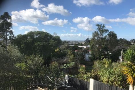 Photo of property in 22 Hartley Terrace, Massey, Auckland, 0614
