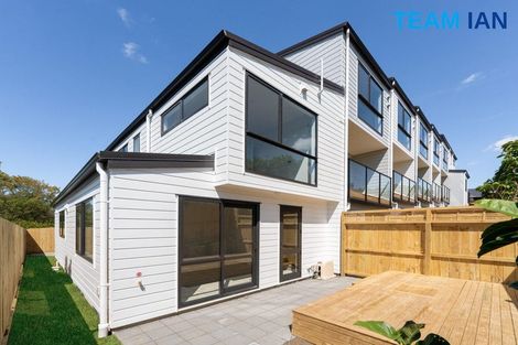 Photo of property in 11 Kayle Glen, West Harbour, Auckland, 0618
