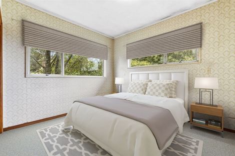 Photo of property in 16 Springside Place, New Lynn, Auckland, 0600