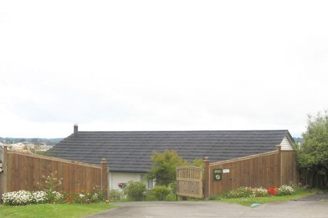 Photo of property in 100 Sunset Road, Unsworth Heights, Auckland, 0632