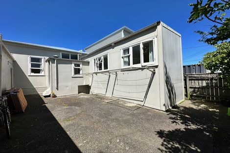 Photo of property in 140 Tasman Street, Mount Cook, Wellington, 6021