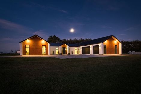 Photo of property in 11 Te Kahu Lane, Halcombe, 4779