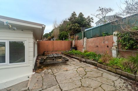 Photo of property in 37 Ara Paiwhenua, Tawa, Wellington, 5028