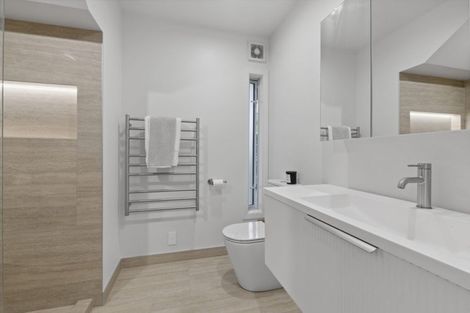 Photo of property in 2/4 Richards Avenue, Forrest Hill, Auckland, 0620