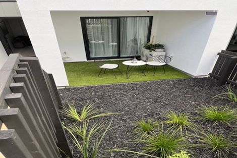 Photo of property in 2 Mikoikoi Crescent, Mangere Bridge, Auckland, 2022