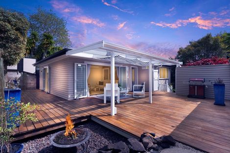 Photo of property in 11 Rangeview Road, Sunnyvale, Auckland, 0612
