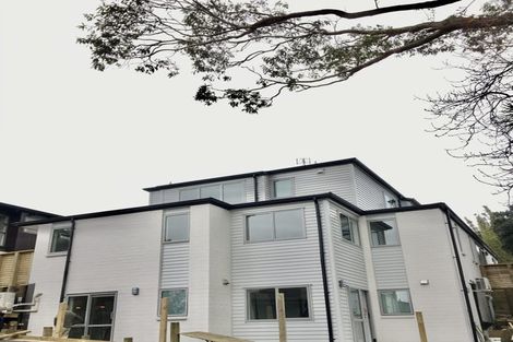 Photo of property in 2d/4 Sunnynook Road, Sunnynook, Auckland, 0620