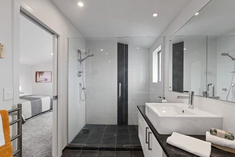 Photo of property in 18 Ridge Road, Waiake, Auckland, 0630
