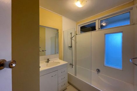 Photo of property in 17 Ellice Road, Totara Vale, Auckland, 0629