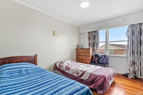 Photo of property in 12 School Road, Te Atatu South, Auckland, 0610