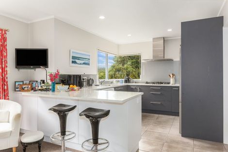 Photo of property in 21 Saunders Close, Whitby, Porirua, 5024