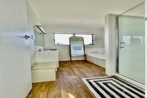 Photo of property in 2/4 Wilding Avenue, Northcote Point, Auckland, 0627