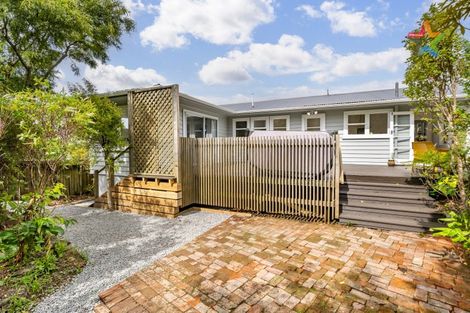 Photo of property in 64 Oakleigh Street, Maungaraki, Lower Hutt, 5010