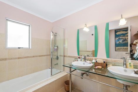 Photo of property in 44 Cutler Street, New Lynn, Auckland, 0600