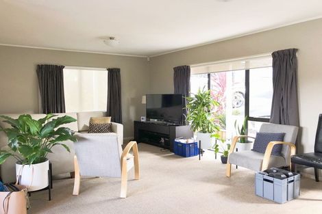 Photo of property in 8a Spring Grove, Henderson, Auckland, 0612